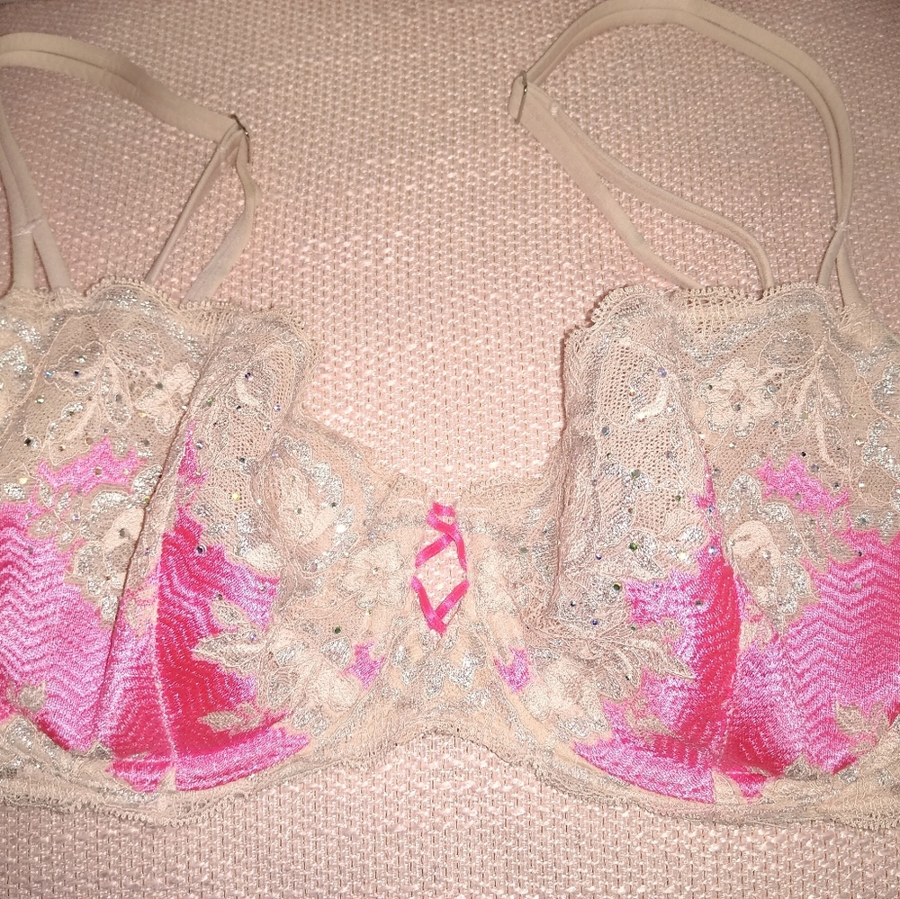 VICTORIA SECRET bra 34D pink